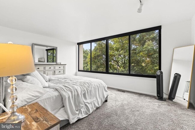 Building Photo - 2216 S Quincy St