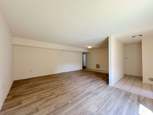 Building Photo - Comfortable Annandale Home with Functional Layout and Outdoor Space