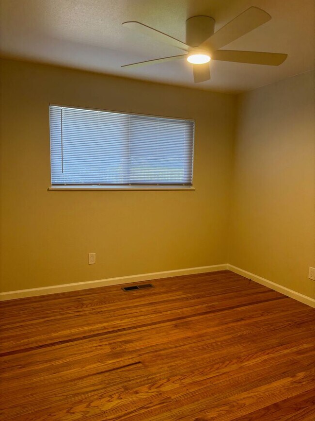 Building Photo - Updated Single level 3 bedroom 2 bathroom Bennett Valley Home with new paint and beautiful refini...