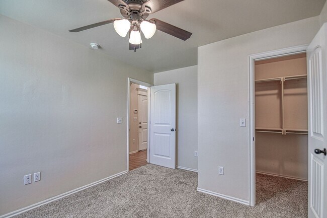 Building Photo - 11141 SW 39th Ct