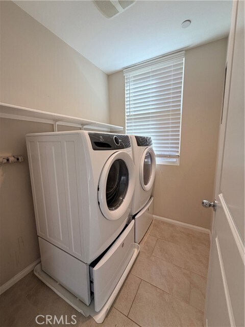 Building Photo - 422 W Rte 66