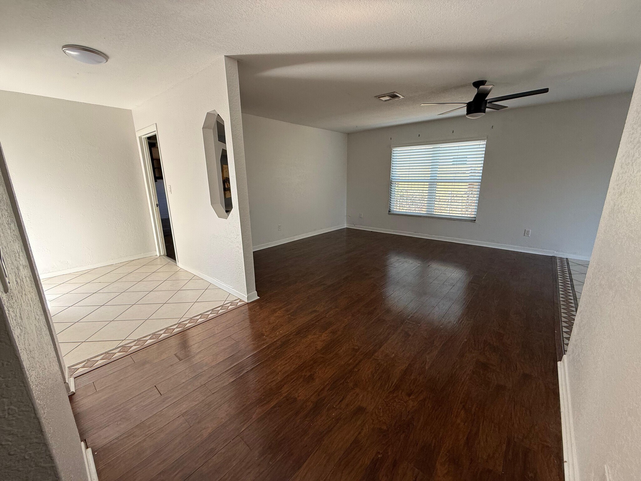 Building Photo - 6959 Aberfeldy Ave N