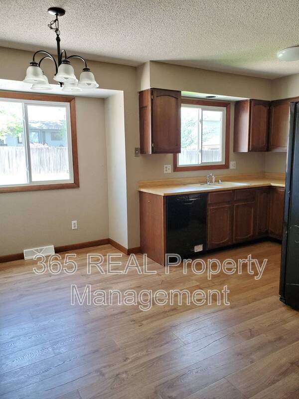 Building Photo - 4925 W 8th Street Rd