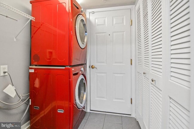 Building Photo - 5061 Cameo Terrace