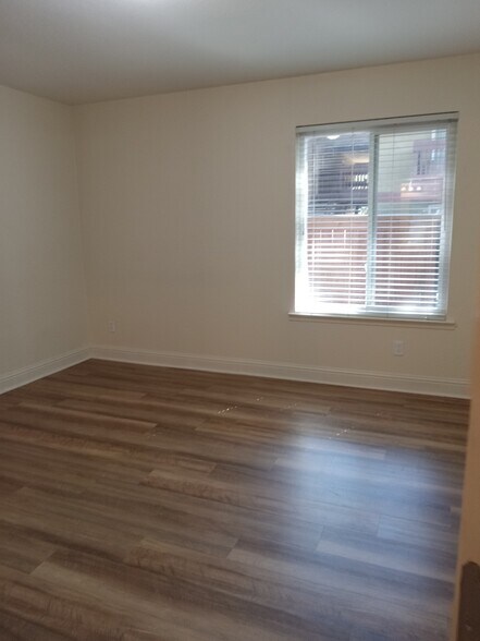 Building Photo - 2881 Huntington Blvd