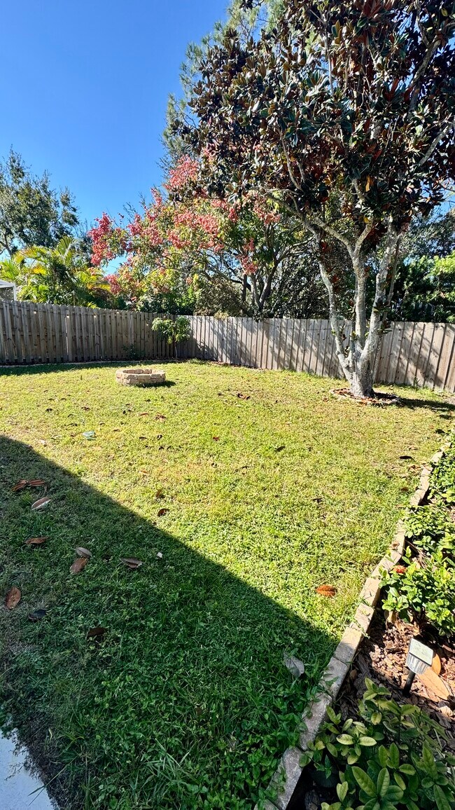 Building Photo - 480 Bridle Path Way