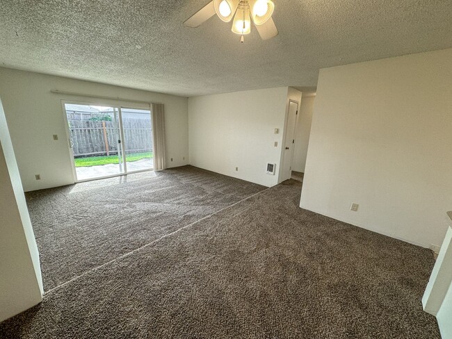 Building Photo - ANNETTE372-374