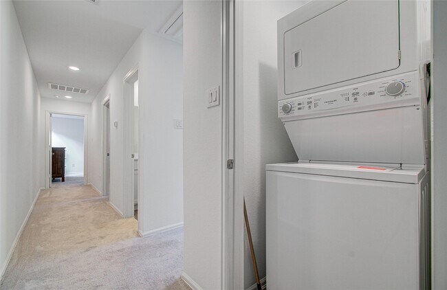 Building Photo - 21575 Carosella Dr