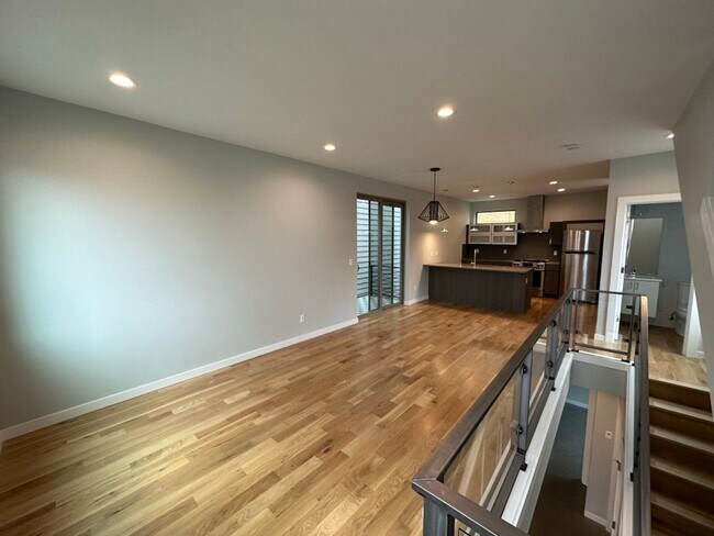 Building Photo - 3Bd/3.25Ba Seattle House