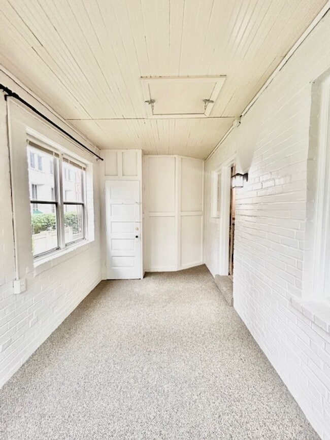 Building Photo - 4534 Avondale St