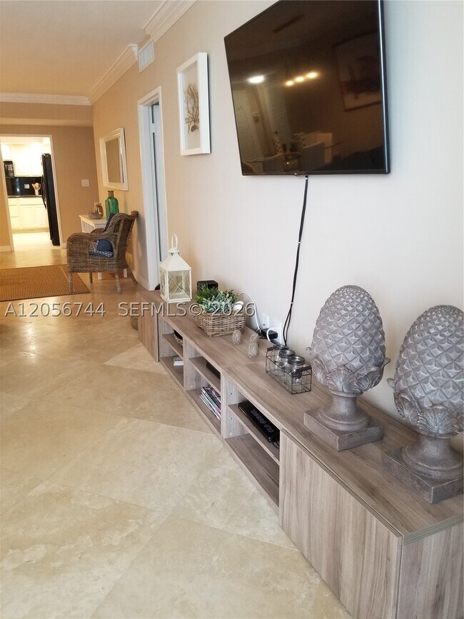 Building Photo - 5825 Collins Ave