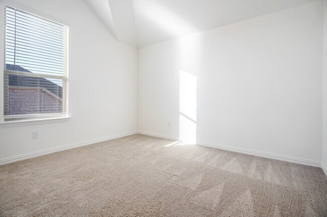 Building Photo - 7470 Sanctuary Dr
