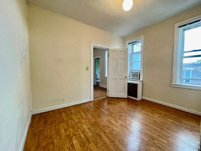 Building Photo - 47 Park Vale Ave