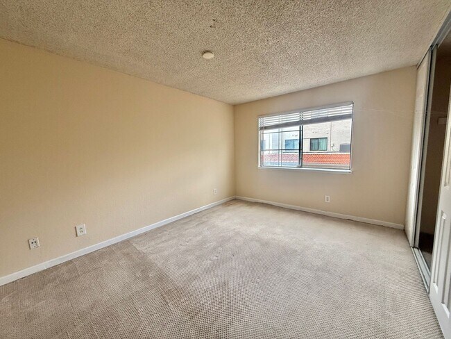 Building Photo - SOUTH SAN JOSE - Warm and Inviting condo in desirable neighborhood
