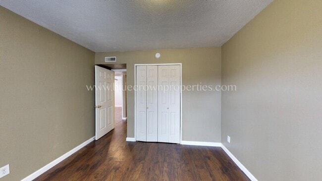 Building Photo - 10239 Catalpa Rd
