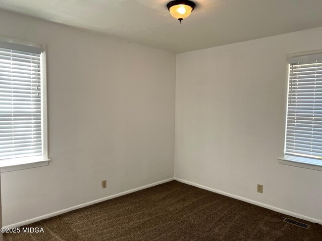 Building Photo - 3347 Thunderbird Rd