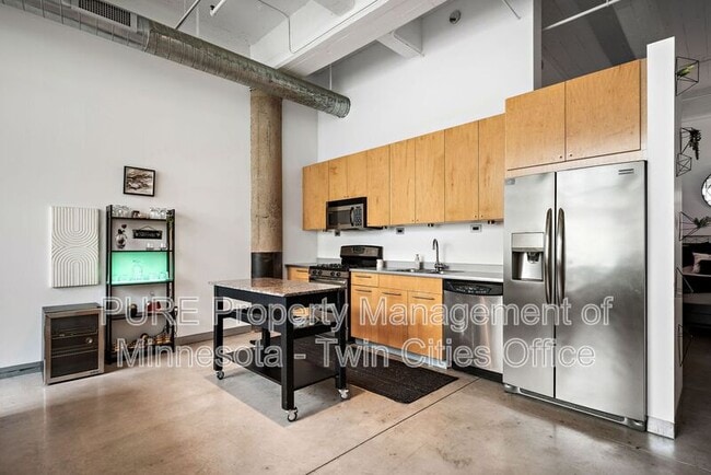 Building Photo - 700 N Washington Ave