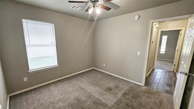 Building Photo - 6033 SE 83rd Pl