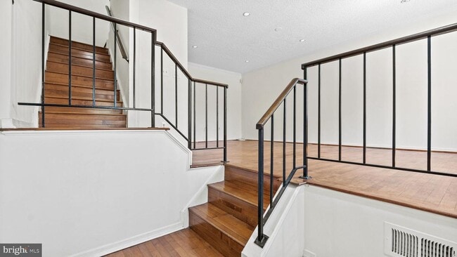Building Photo - This stunning 3-bedroom, 2-bathroom interior townhome is sure to impress.