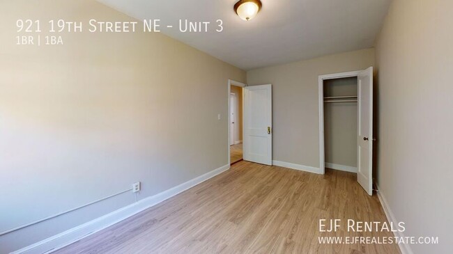 Building Photo - 921 19th St NE