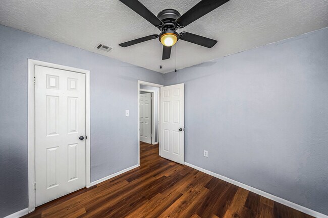 Building Photo - 709 SW 45th St