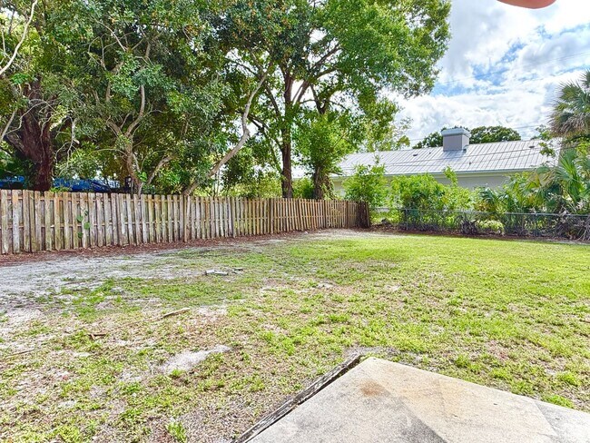 Building Photo - 1835 42nd Ave