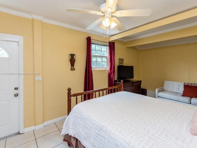 Building Photo - 5524 Garfield St