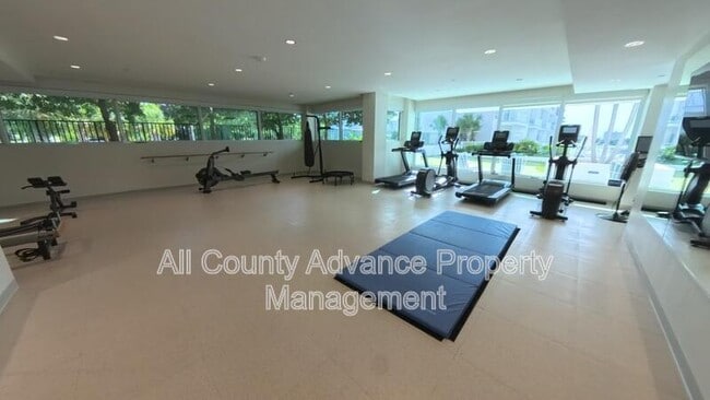 Building Photo - 920 N Osceola Ave