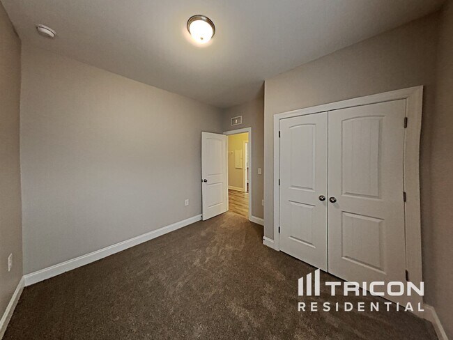 Building Photo - 508 Lakemont Dr