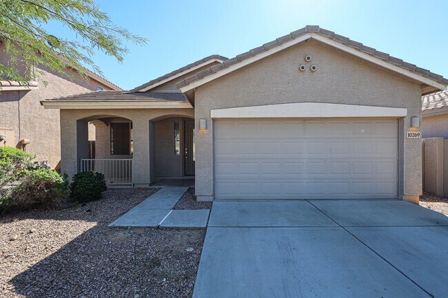 Building Photo - Charming 4 Bed 2 bath 2 Car Garage Home in...