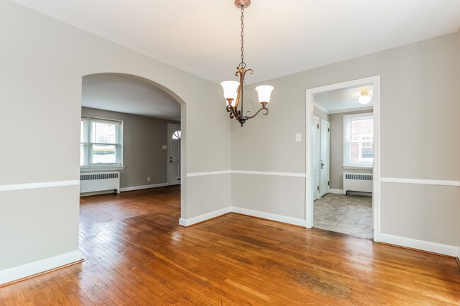 Building Photo - Charming 3-Bedroom Colonial in Glenside