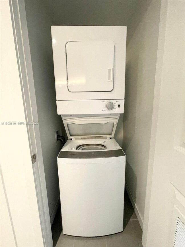 Building Photo - 1600 NE 1st Ave