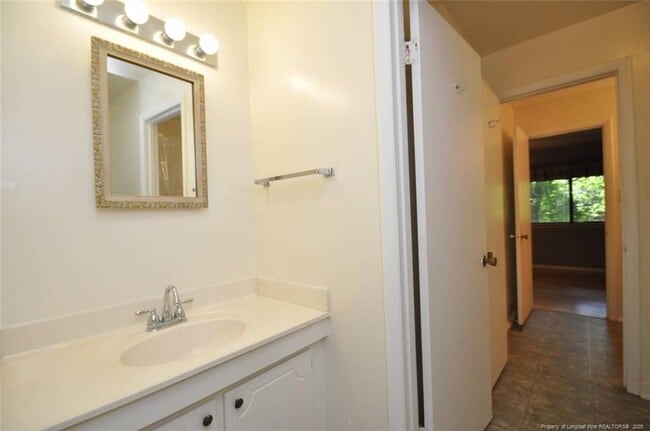 Building Photo - 1133 Schaub Dr