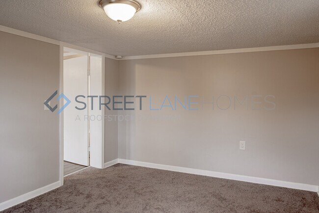 Building Photo - Charming 4 Bedroom in Campobello!