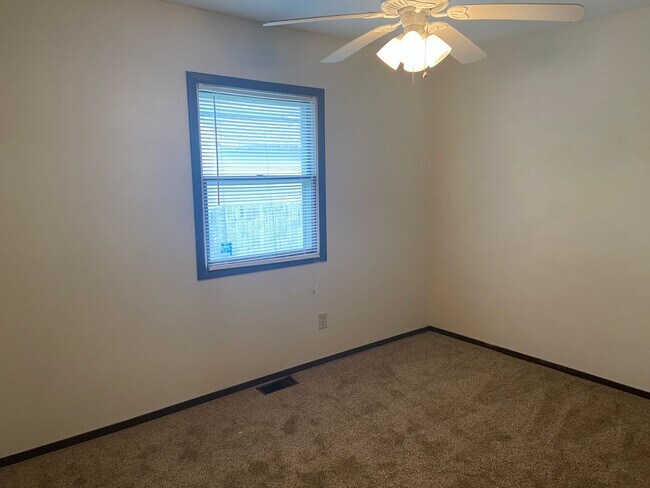 Building Photo - 4130-4136 Canterbury Dr