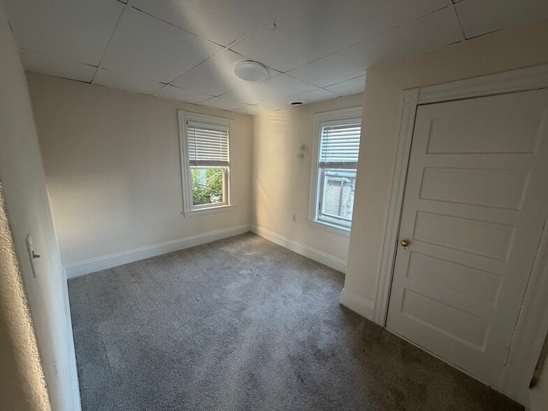 Building Photo - 42 1/2 Cabot St