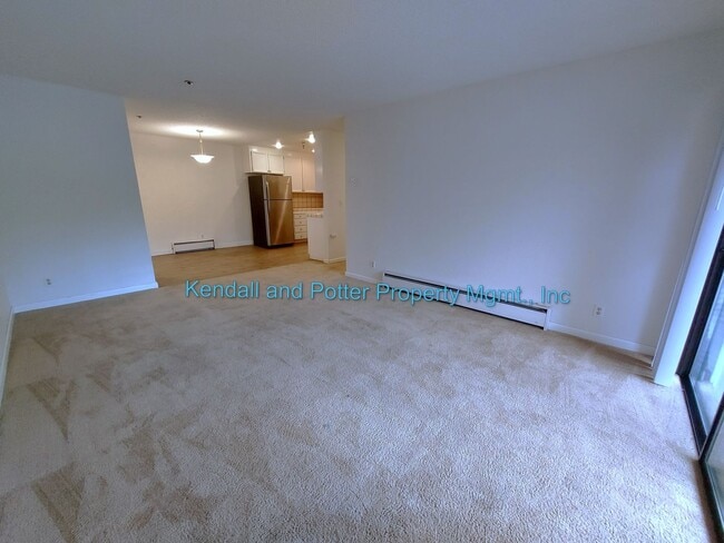 Building Photo - Large Updated 2 Bedroom Condo In Watsonville!