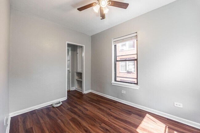 Building Photo - 1140 N La Salle Dr