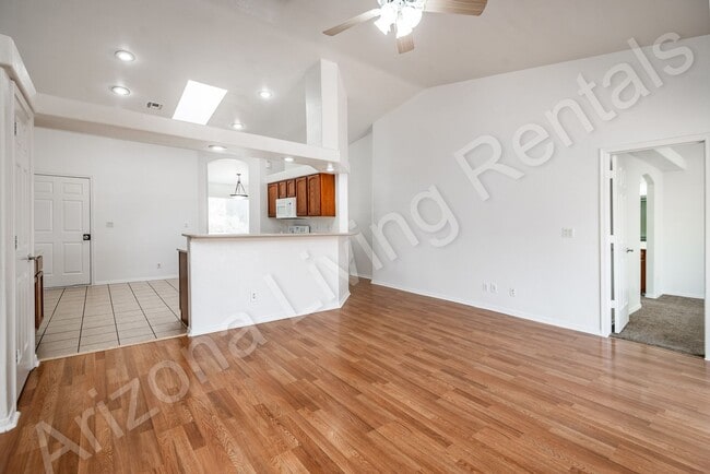 Building Photo - AMAZING 4 BEDROOM HOME