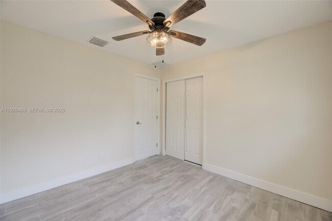 Building Photo - 610 N 31st Ct