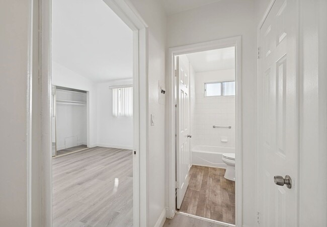 Building Photo - 333 Rexford Dr