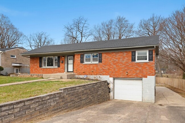 Building Photo - 562 Lone Oak Dr
