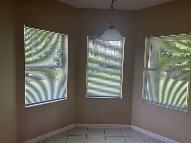 Building Photo - 18 Poinbury Dr