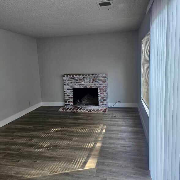 Building Photo - 2838 Saint Denis Dr