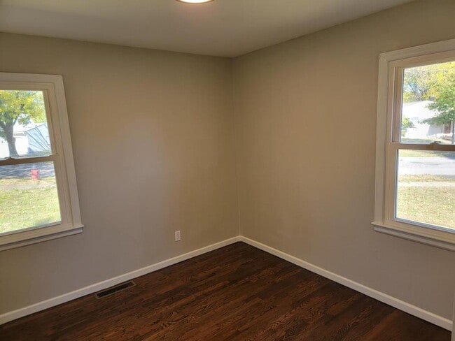 Building Photo - 5105 NE 44th St