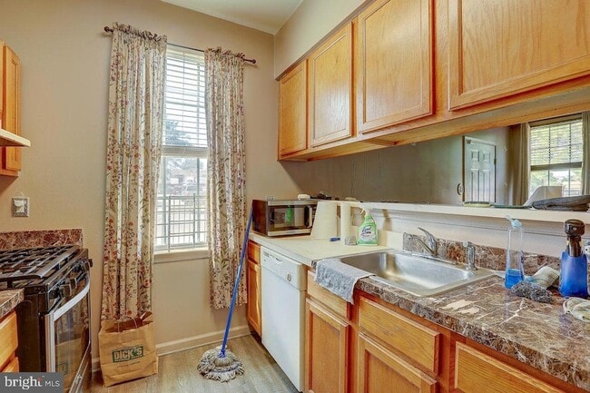 Building Photo - 156 Sweets Ave