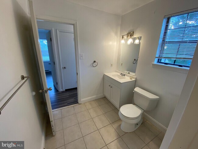 Building Photo - 566 Pleasant Dr