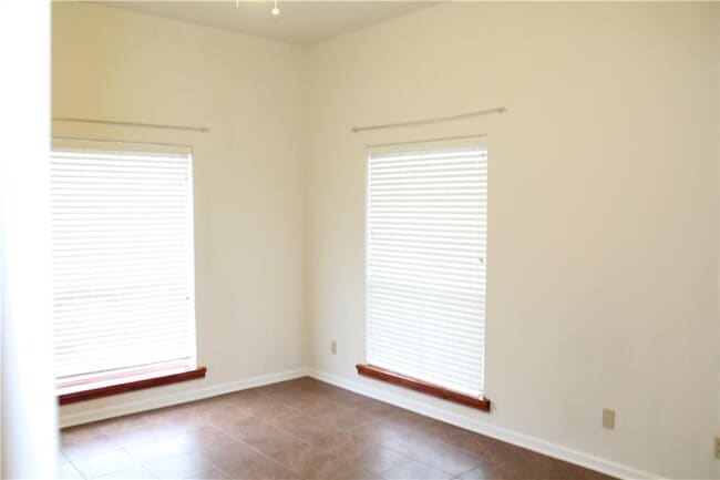 Building Photo - 109 W 38th St