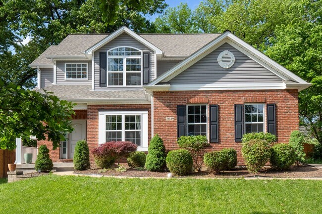 Primary Photo - Stunning 4-bedroom, 2.5-bathroom rental of...