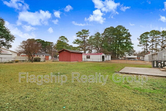 Building Photo - 1305 Robin St